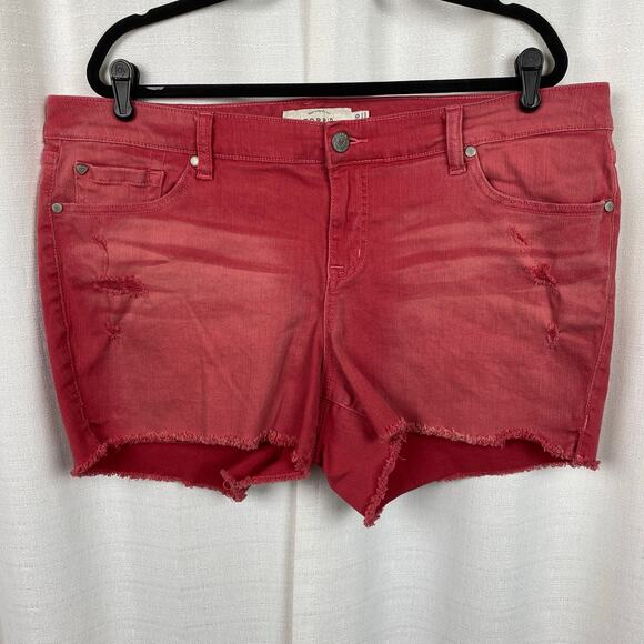 Torrid Red Wash Distressed Denim Shorts Sz.20W - Picture 2 of 9